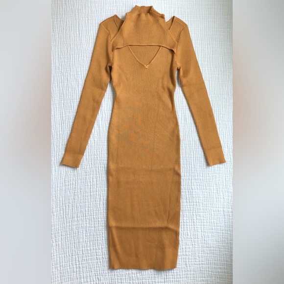 Junior's Almost Famous Funnel Neck Keyhole Midi Dress Size Medium - Picture 2 of 12